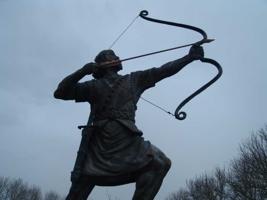 Arash_Kamangir_statue_2